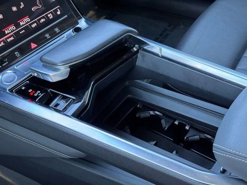 Used 2019 Audi e-tron Premium Plus image 34