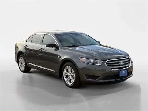 Used 2018 Ford Taurus SE image 12