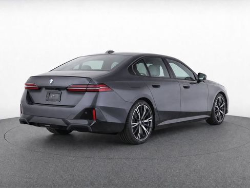 Used 2025 BMW 530i w/ M Sport Package RWD image 3
