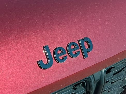 Certified 2023 Jeep Grand Cherokee L Laredo image 12