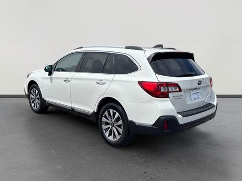 Used 2019 Subaru Outback 2.5i Touring image 3