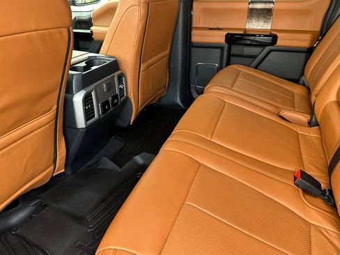 Used 2022 Ford F250 Lariat w/ Black Appearance Package image 12