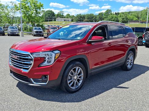 Used 2022 GMC Terrain SLT w/ Infotainment Package II AWD/4WD image 4