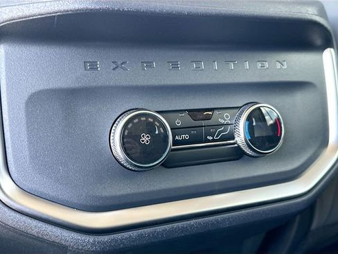 New 2025 Ford Expedition Active image 18