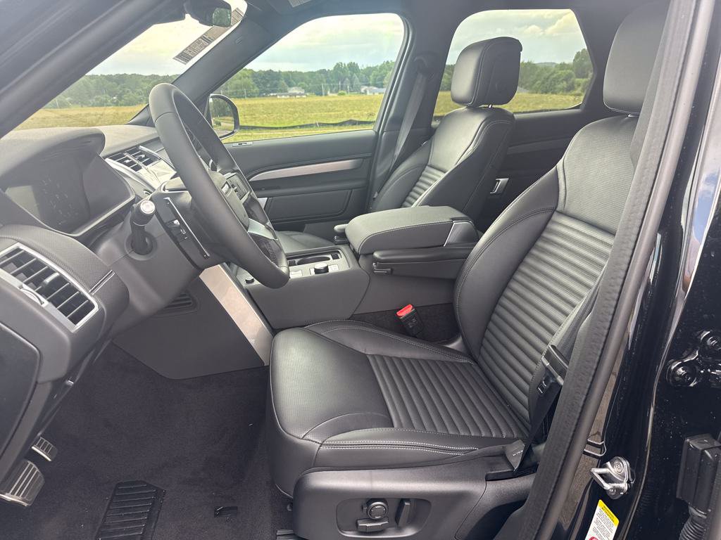 Certified 2025 Land Rover Discovery Dynamic SE AWD/4WD image 11