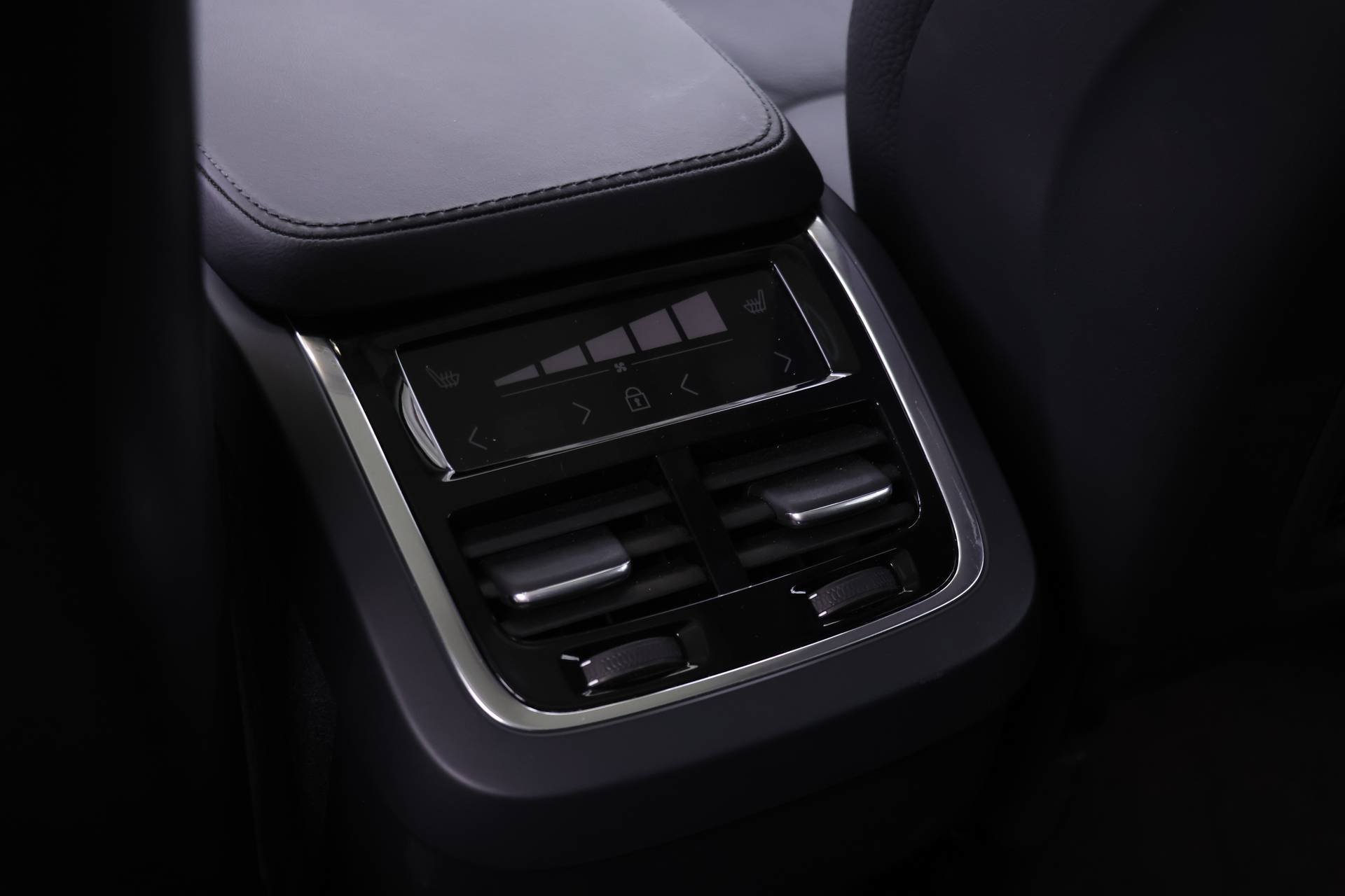 Certified 2024 Volvo XC90 B6 Plus AWD/4WD image 15