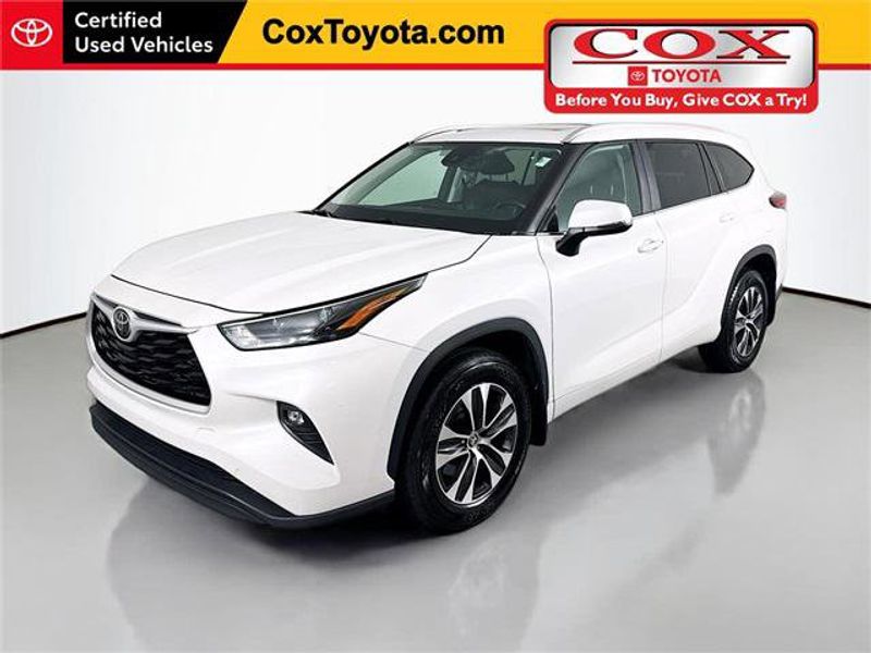 Certified 2023 Toyota Highlander XLE image 1