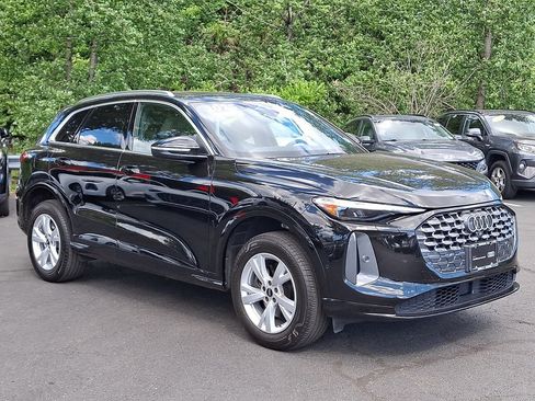Used 2025 Audi Q5 Premium w/ Convenience Package AWD/4WD image 2