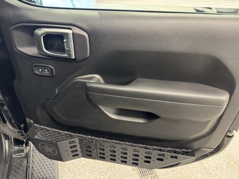 Used 2023 Jeep Wrangler Sport image 26