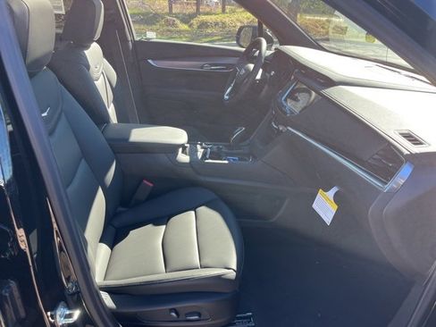 New 2025 Cadillac XT6 Luxury image 35