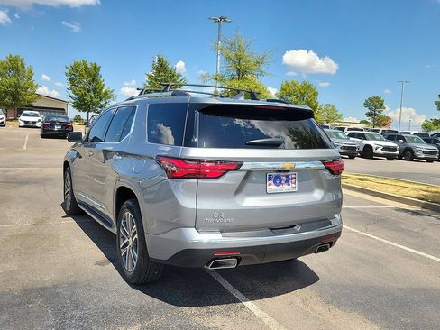 Used 2023 Chevrolet Traverse High Country w/ LPO, 'HIT The Road' Package FWD image 4