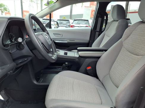 Certified 2025 Toyota Sienna LE FWD image 19