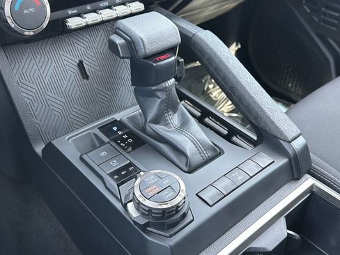 Certified 2025 Toyota Tacoma TRD Off-Road image 31