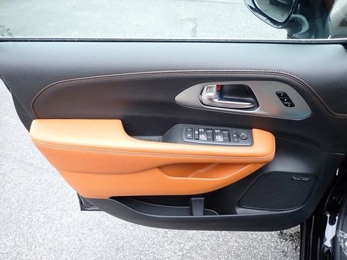 New 2026 Chrysler Pacifica Pinnacle image 15