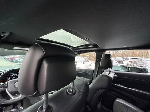 Used 2019 Jeep Grand Cherokee Altitude image 31