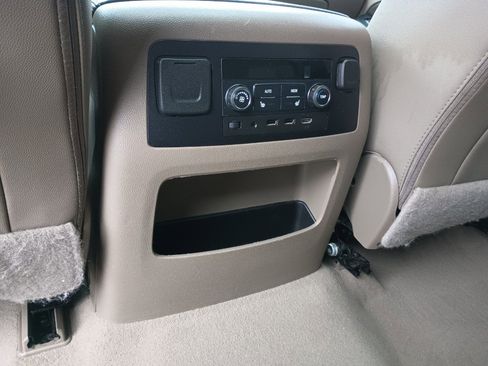 Used 2019 Chevrolet Suburban Premier image 28