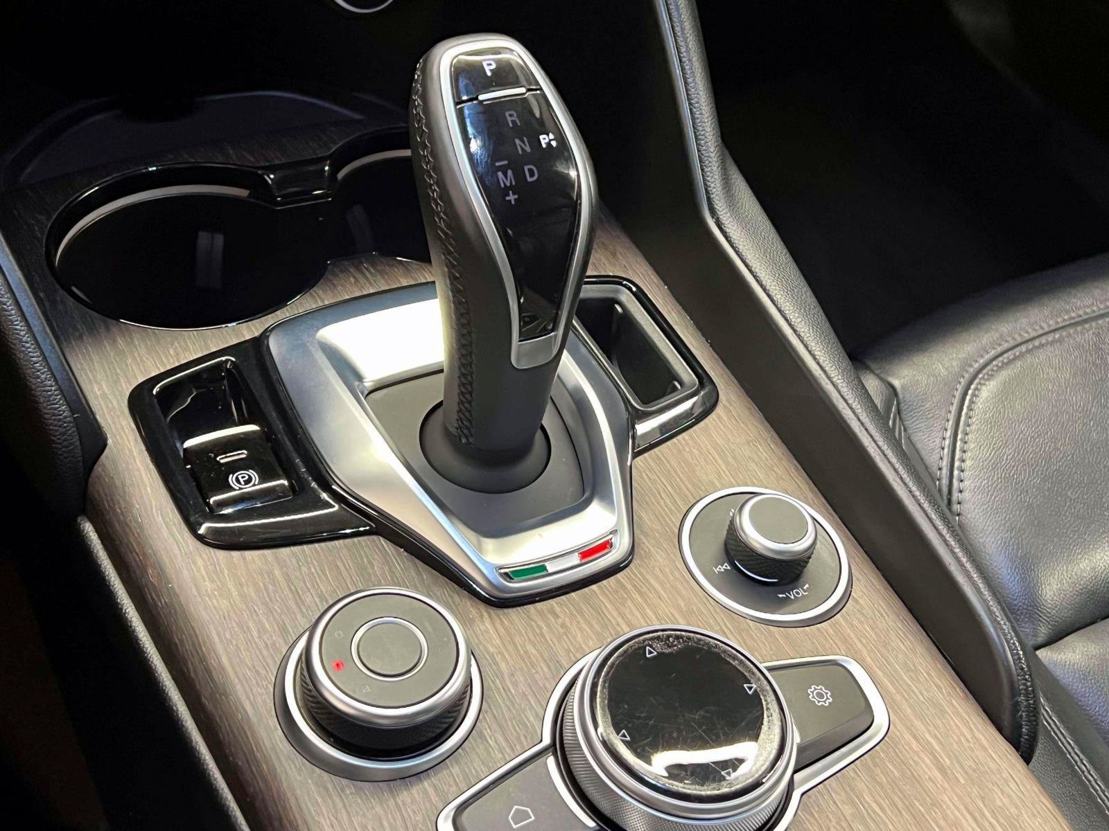 Used 2020 Alfa Romeo Giulia Ti AWD/4WD image 26