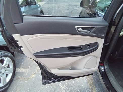Used 2019 Ford Edge Titanium FWD image 16