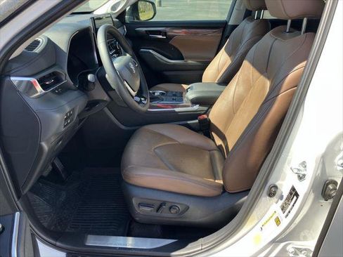Certified 2025 Toyota Highlander Limited AWD/4WD image 15