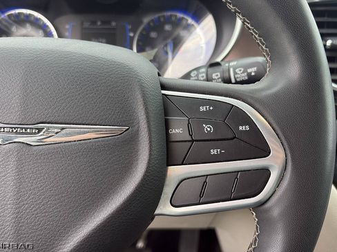 Used 2023 Chrysler Voyager LX FWD image 14