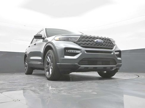 Used 2024 Ford Explorer XLT w/ Equipment Group 202A AWD/4WD image 44