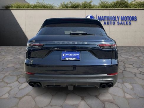 Used 2022 Porsche Cayenne Platinum Edition image 4