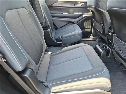 Used 2025 Jeep Grand Cherokee L Laredo AWD/4WD image 17