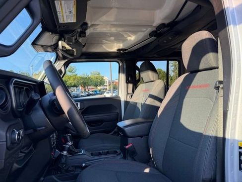 Used 2024 Jeep Wrangler Unlimited Rubicon w/ Technology Group AWD/4WD image 26