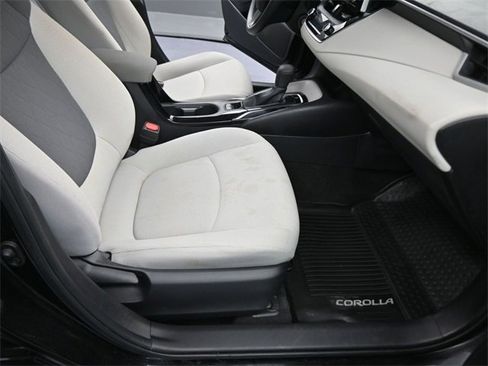 Used 2020 Toyota Corolla LE image 12