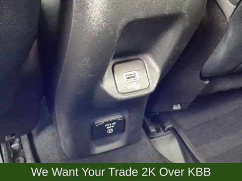 Used 2018 Jeep Renegade Limited w/ UConnect 8.4 Nav Group AWD/4WD image 12
