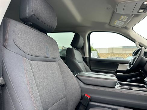 Used 2025 Ford Expedition Active AWD/4WD image 19