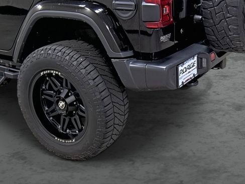 Used 2019 Jeep Wrangler Unlimited Sahara w/ Quick Order Package 24M Moab AWD/4WD image 9
