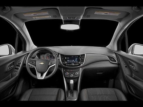 Used 2019 Chevrolet Trax LT w/ Sun & Sound Package FWD image 24