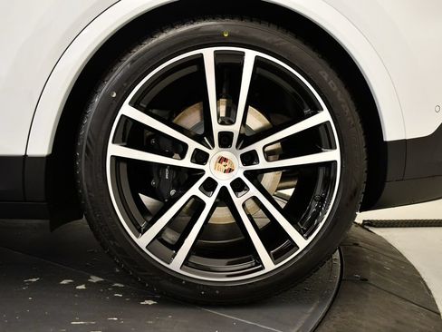 Certified 2026 Porsche Cayenne E-Hybrid AWD/4WD image 18