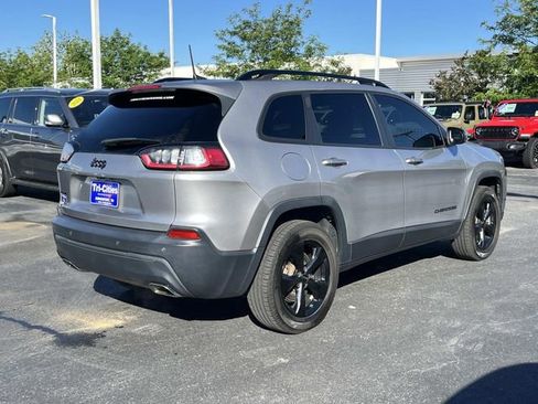 Used 2020 Jeep Cherokee Latitude Plus AWD/4WD image 3