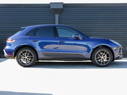 Certified 2025 Porsche Macan image 8