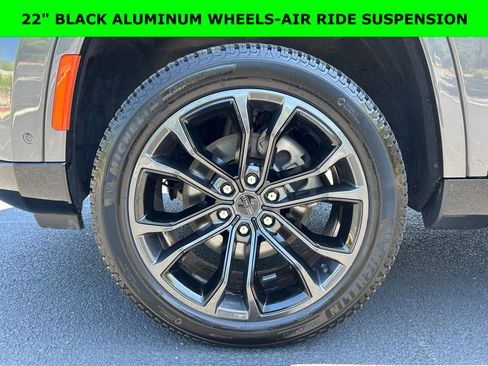 Used 2024 Jeep Grand Wagoneer Series III w/ Rear Seat Video Group 1 AWD/4WD image 2