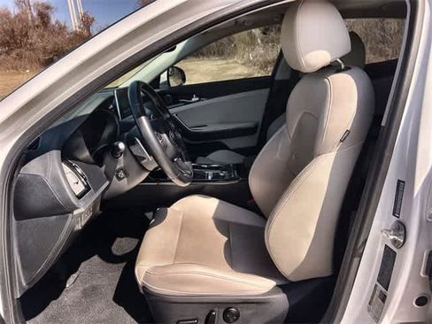 Used 2019 Kia Stinger Premium image 11