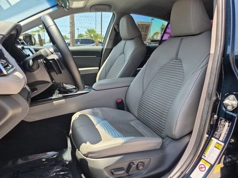 Used 2018 Toyota Camry SE FWD image 11