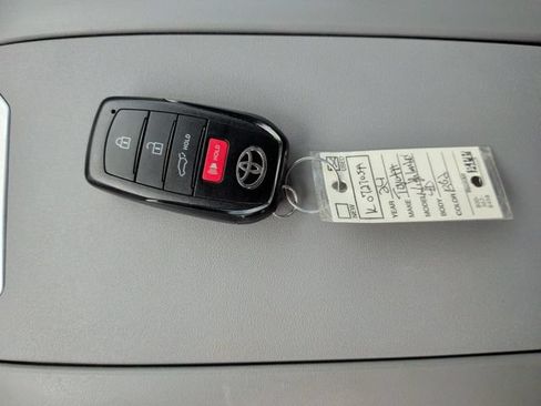Used 2024 Toyota Highlander Limited FWD image 38