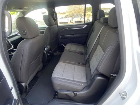 Used 2025 GMC Acadia Elevation AWD/4WD image 21