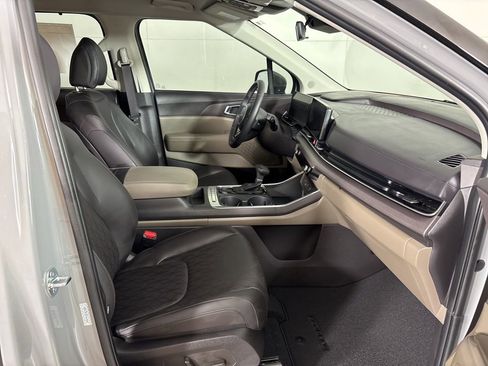 New 2026 Kia Carnival EX FWD image 15