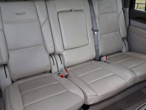 Used 2022 Cadillac Escalade ESV Premium Luxury Platinum RWD image 27