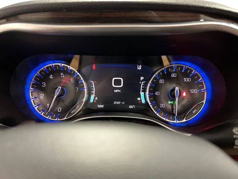 Used 2024 Chrysler Pacifica Limited w/ Uconnect Theater Family Group AWD/4WD image 16