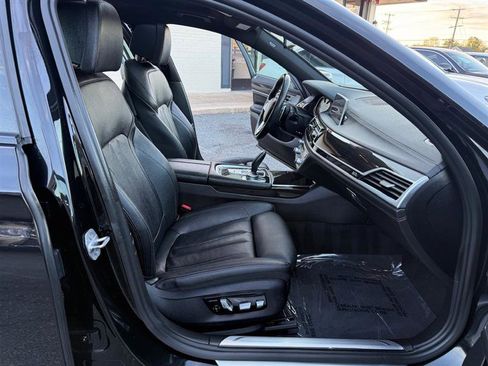 Used 2018 BMW 750i xDrive image 13