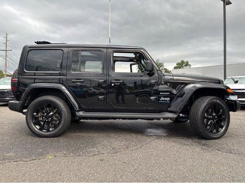 Used 2023 Jeep Wrangler Unlimited Sahara w/ Cold Weather Group AWD/4WD image 5