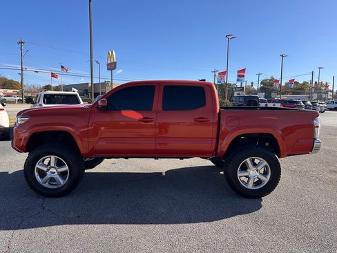 Used 2017 Toyota Tacoma SR5 image 6