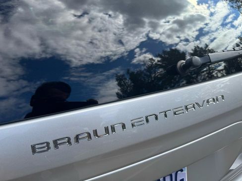 Used 2004 Dodge Grand Caravan SXT w/ Premium Group FWD image 37