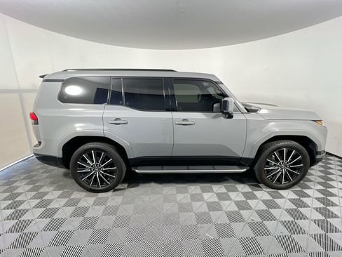 Used 2024 Lexus GX 550 w/ Accessory Package (Z1) AWD/4WD image 2