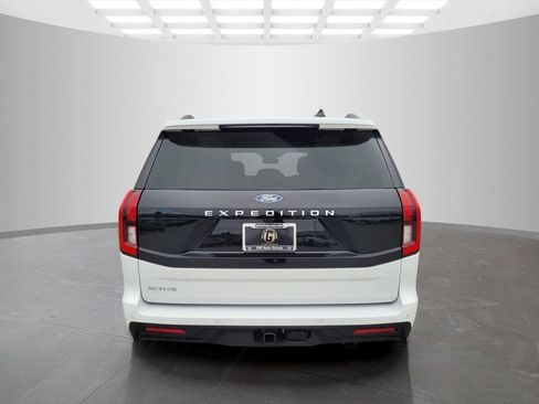 Used 2025 Ford Expedition Active AWD/4WD image 6